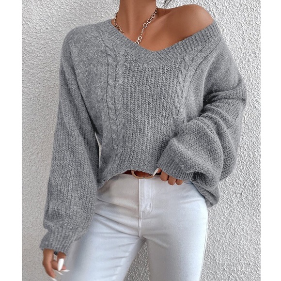 Sweaters - 🌪 GREY CABLE KNIT V NECK LOOSE SWEATER!